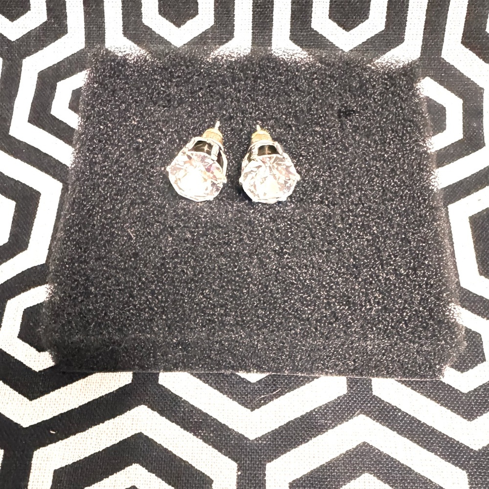 Elegant 1 carat Swarovski clear crystal studs with sterling silver overlay